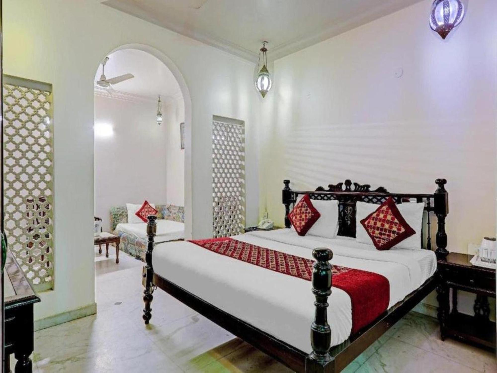 The Pinky Villa - Heritage Boutique Suites Нью-Дели Экстерьер фото