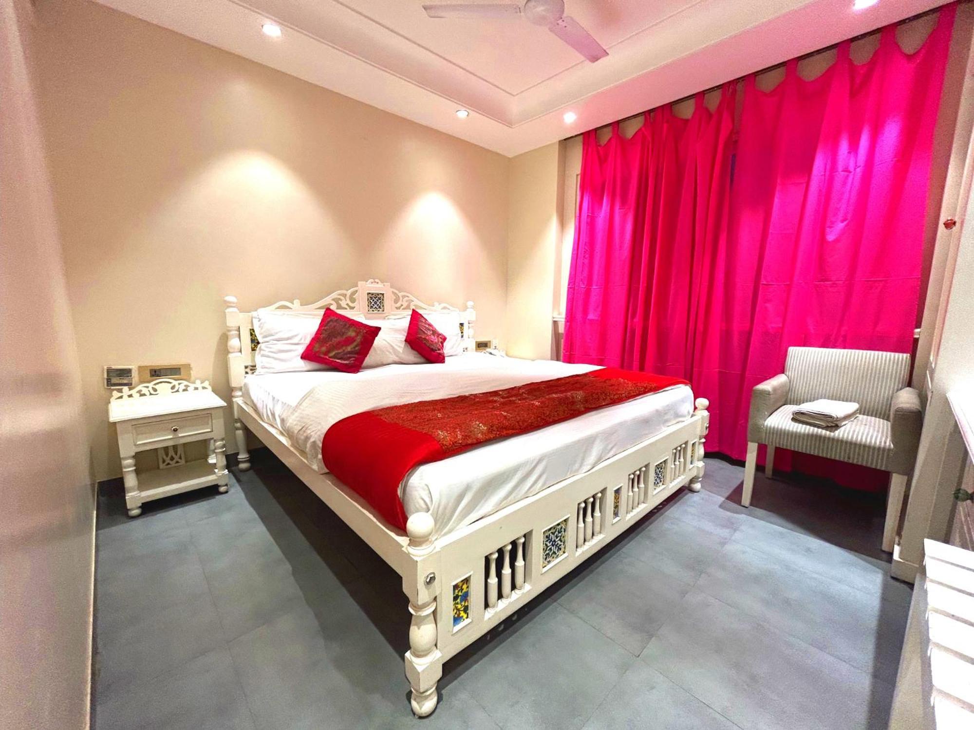 The Pinky Villa - Heritage Boutique Suites Нью-Дели Экстерьер фото