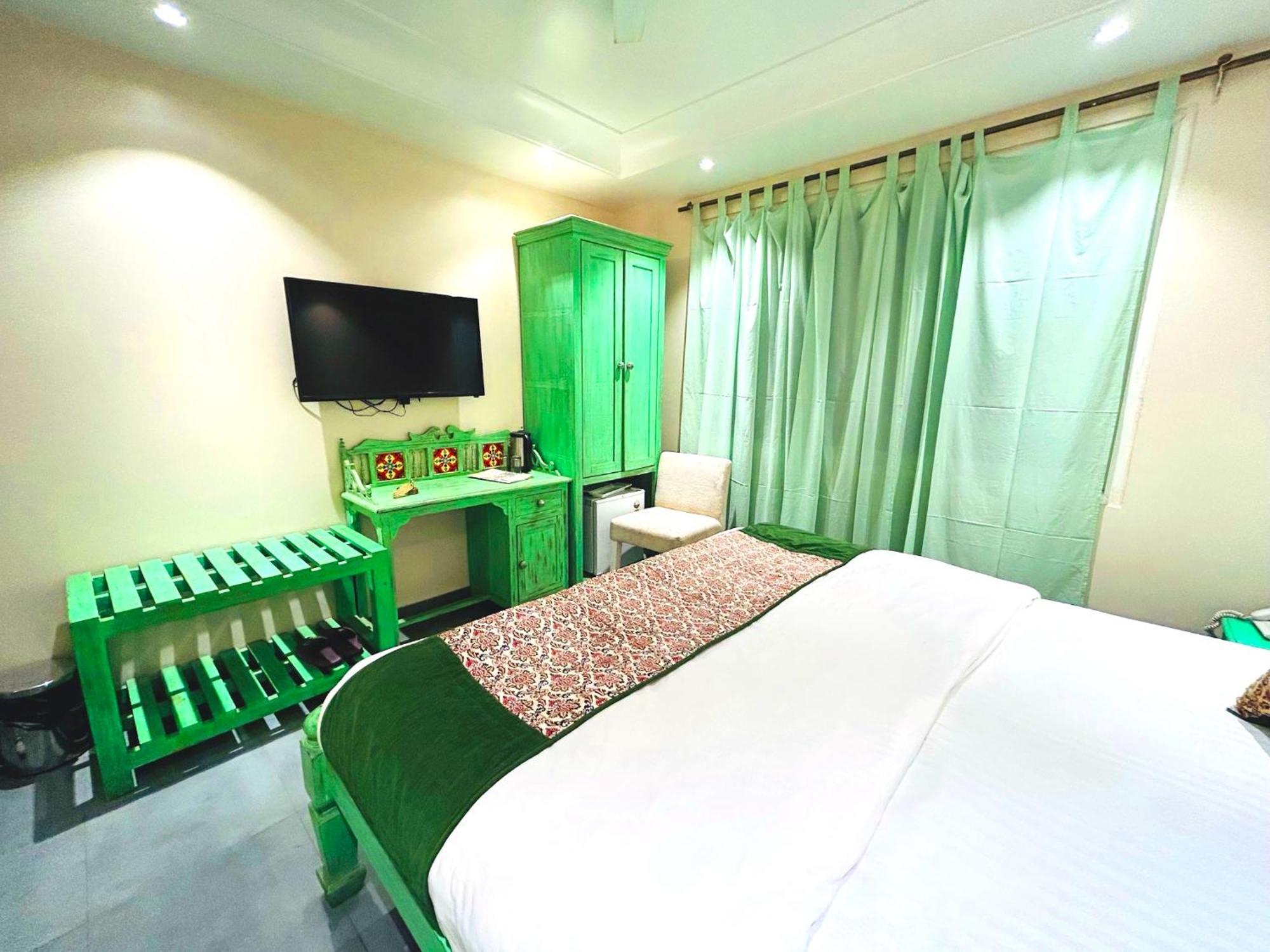 The Pinky Villa - Heritage Boutique Suites Нью-Дели Экстерьер фото