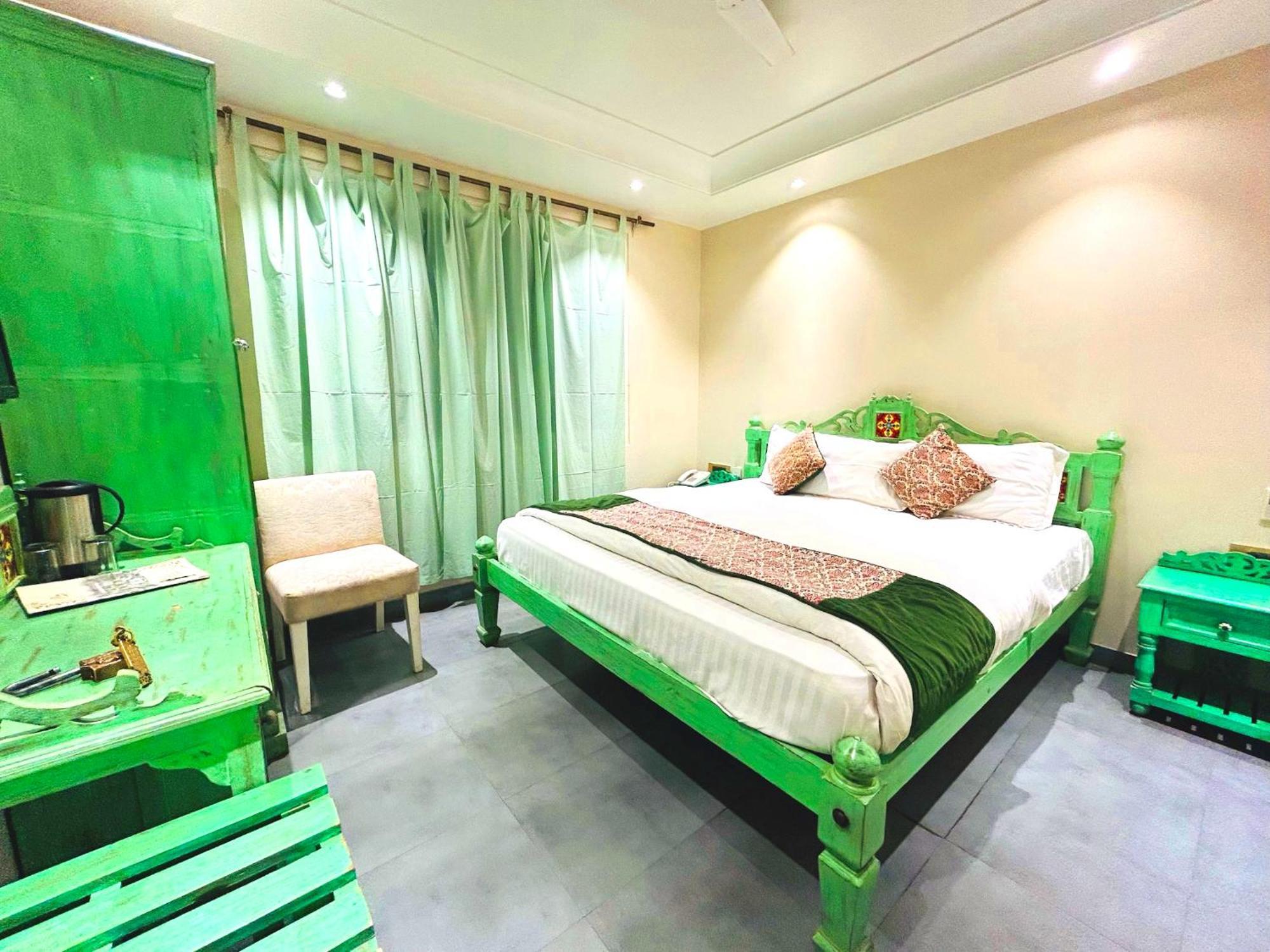 The Pinky Villa - Heritage Boutique Suites Нью-Дели Экстерьер фото
