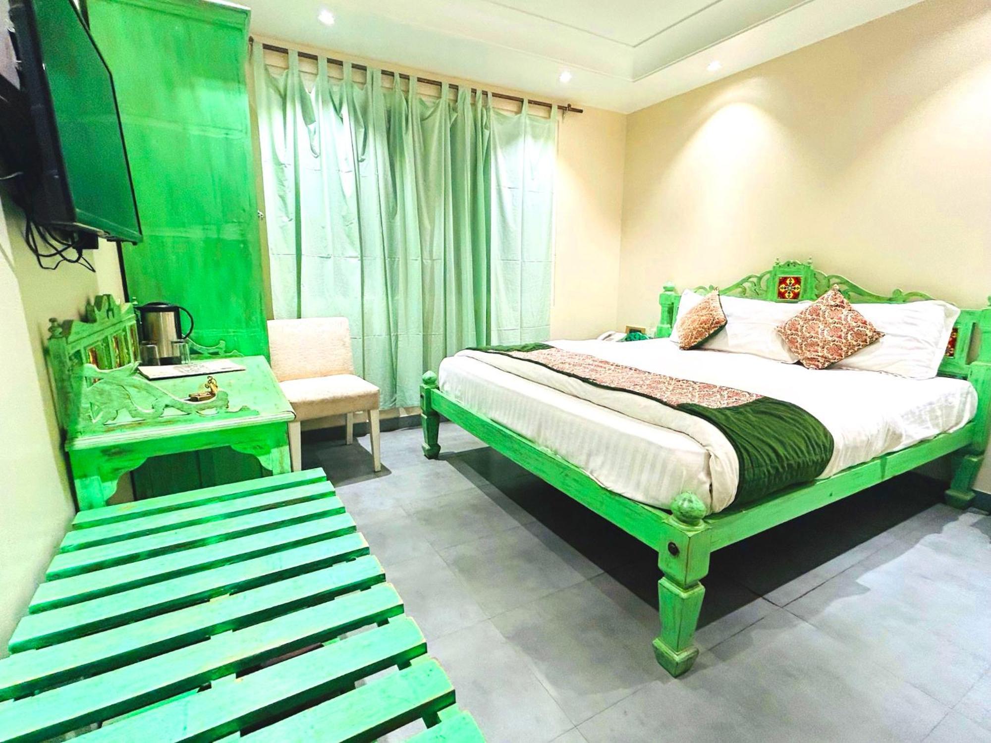 The Pinky Villa - Heritage Boutique Suites Нью-Дели Экстерьер фото