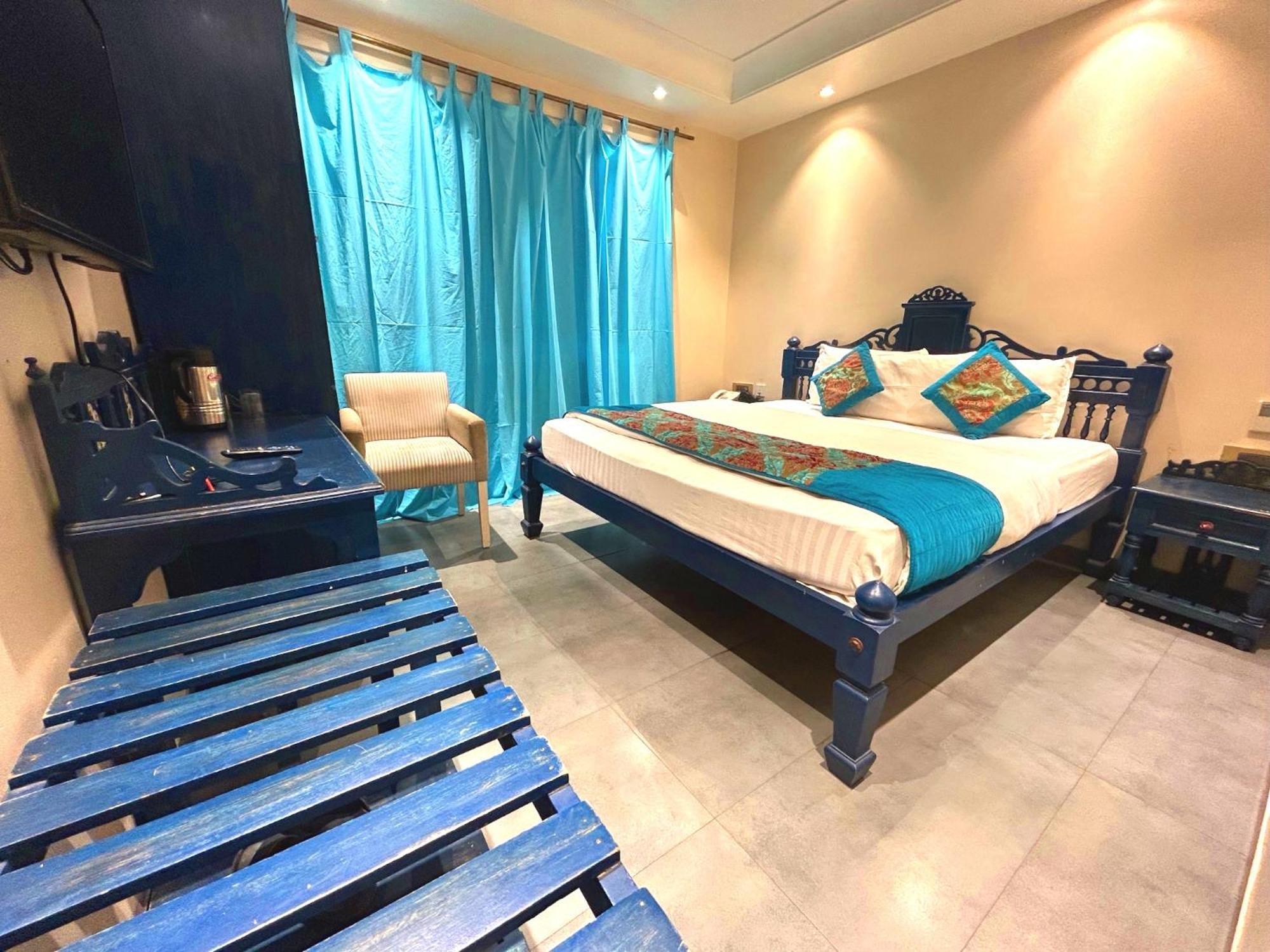 The Pinky Villa - Heritage Boutique Suites Нью-Дели Экстерьер фото