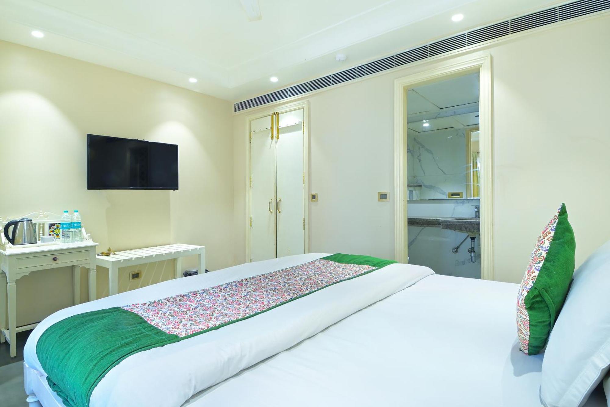 The Pinky Villa - Heritage Boutique Suites Нью-Дели Экстерьер фото