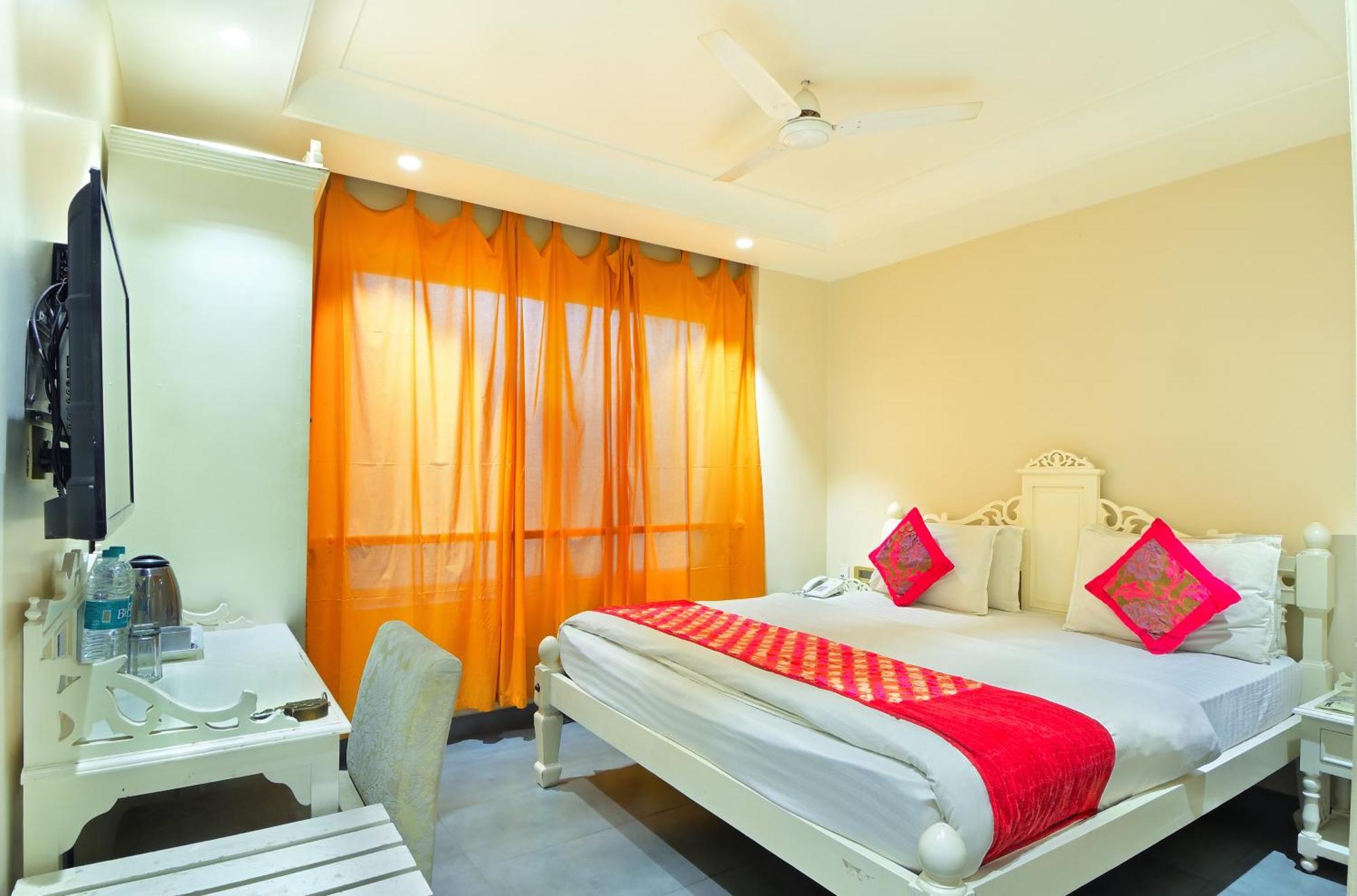 The Pinky Villa - Heritage Boutique Suites Нью-Дели Экстерьер фото