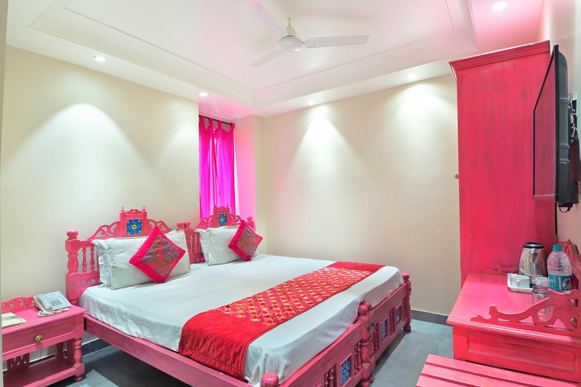 The Pinky Villa - Heritage Boutique Suites Нью-Дели Экстерьер фото