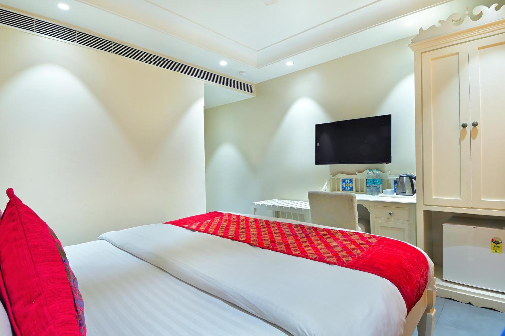 The Pinky Villa - Heritage Boutique Suites Нью-Дели Экстерьер фото