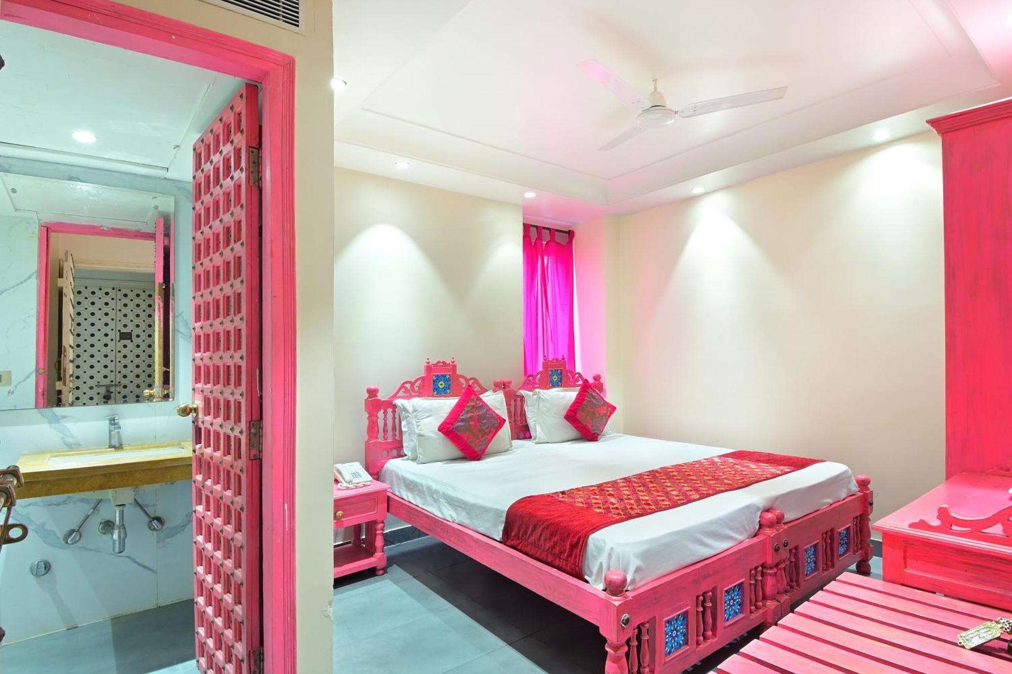 The Pinky Villa - Heritage Boutique Suites Нью-Дели Экстерьер фото