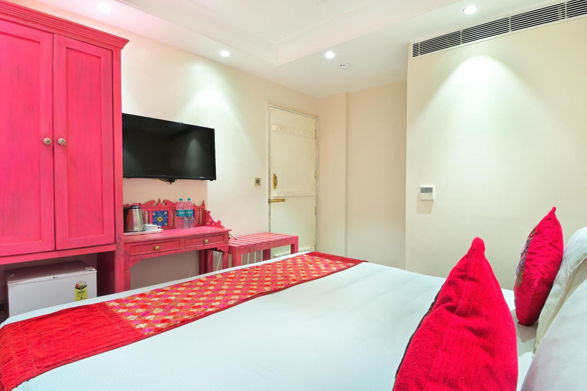 The Pinky Villa - Heritage Boutique Suites Нью-Дели Экстерьер фото