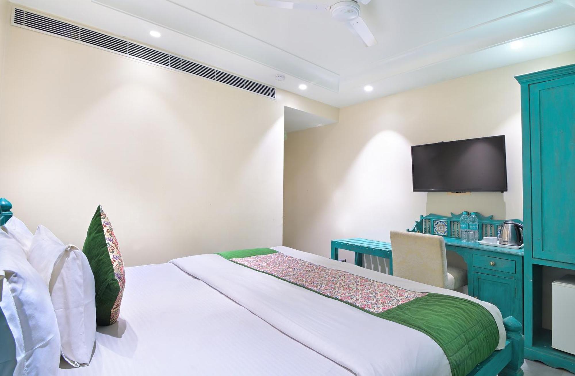 The Pinky Villa - Heritage Boutique Suites Нью-Дели Экстерьер фото