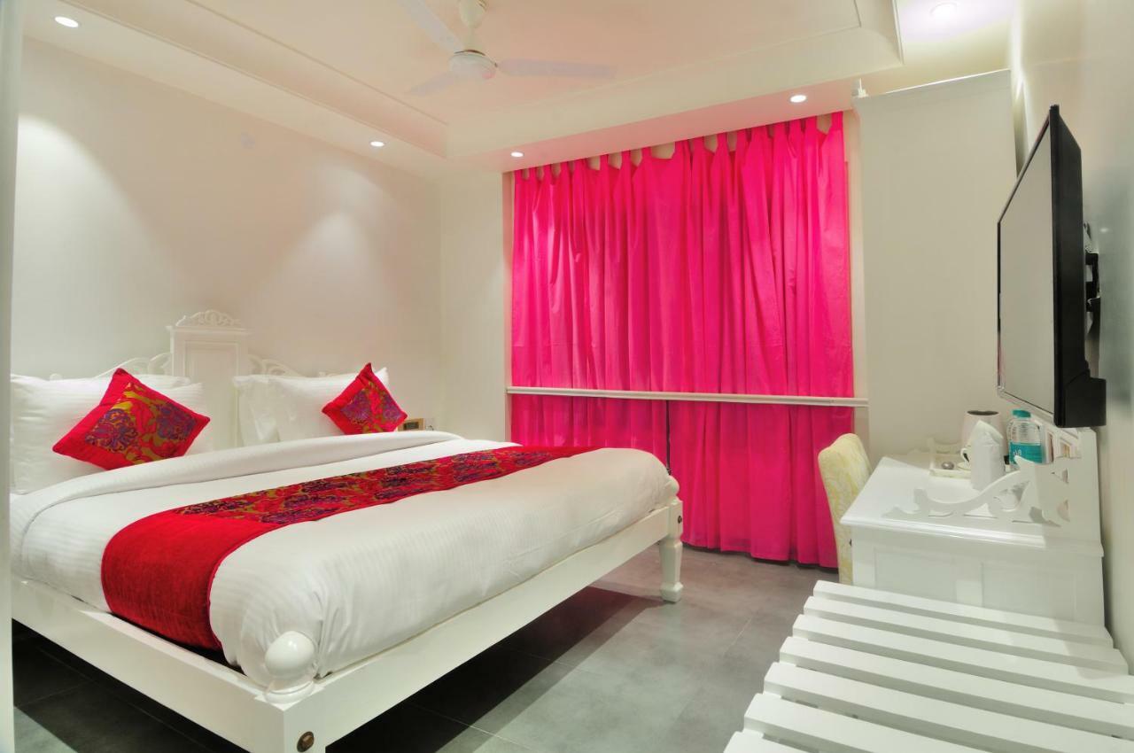 The Pinky Villa - Heritage Boutique Suites Нью-Дели Экстерьер фото