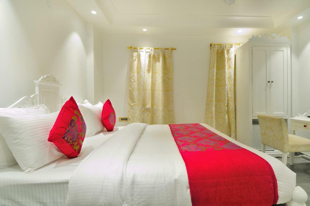 The Pinky Villa - Heritage Boutique Suites Нью-Дели Экстерьер фото