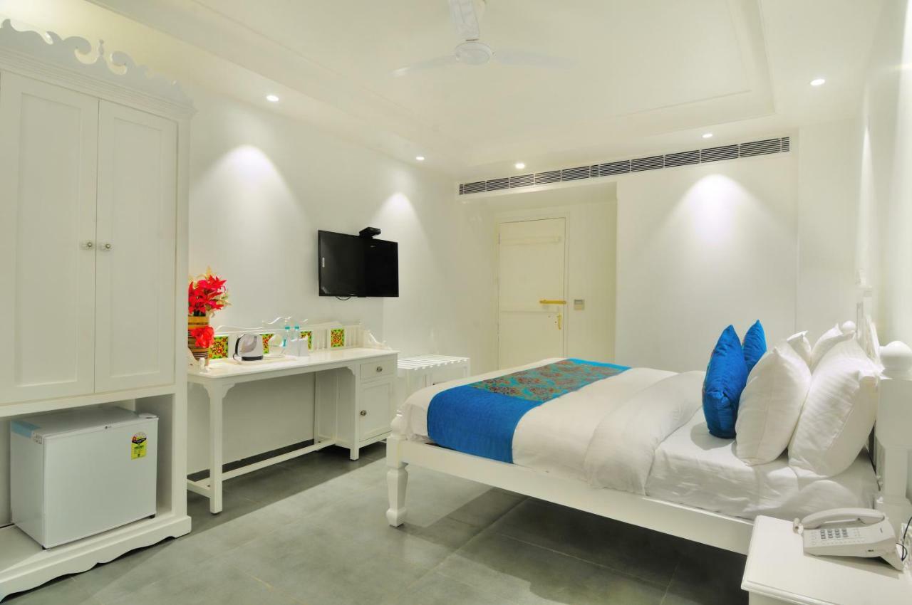 The Pinky Villa - Heritage Boutique Suites Нью-Дели Экстерьер фото