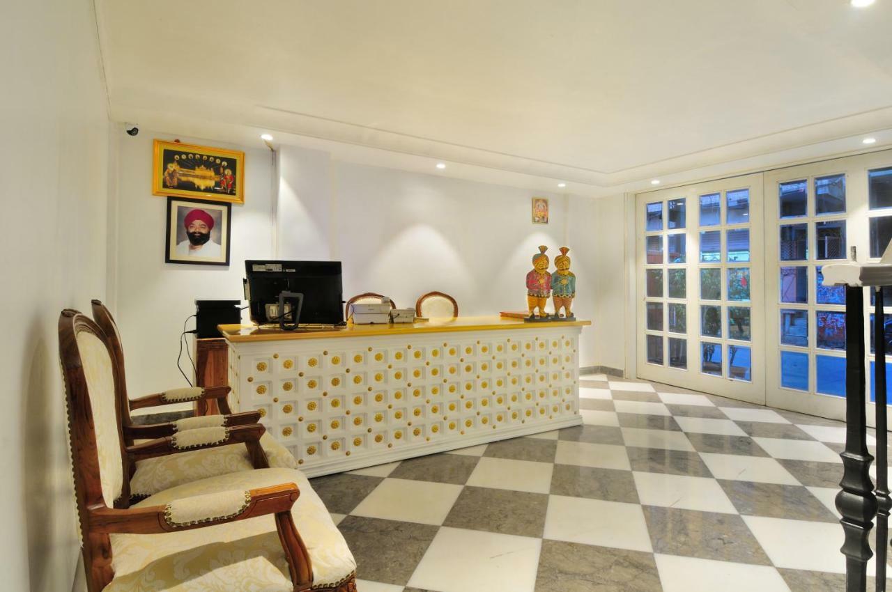 The Pinky Villa - Heritage Boutique Suites Нью-Дели Экстерьер фото