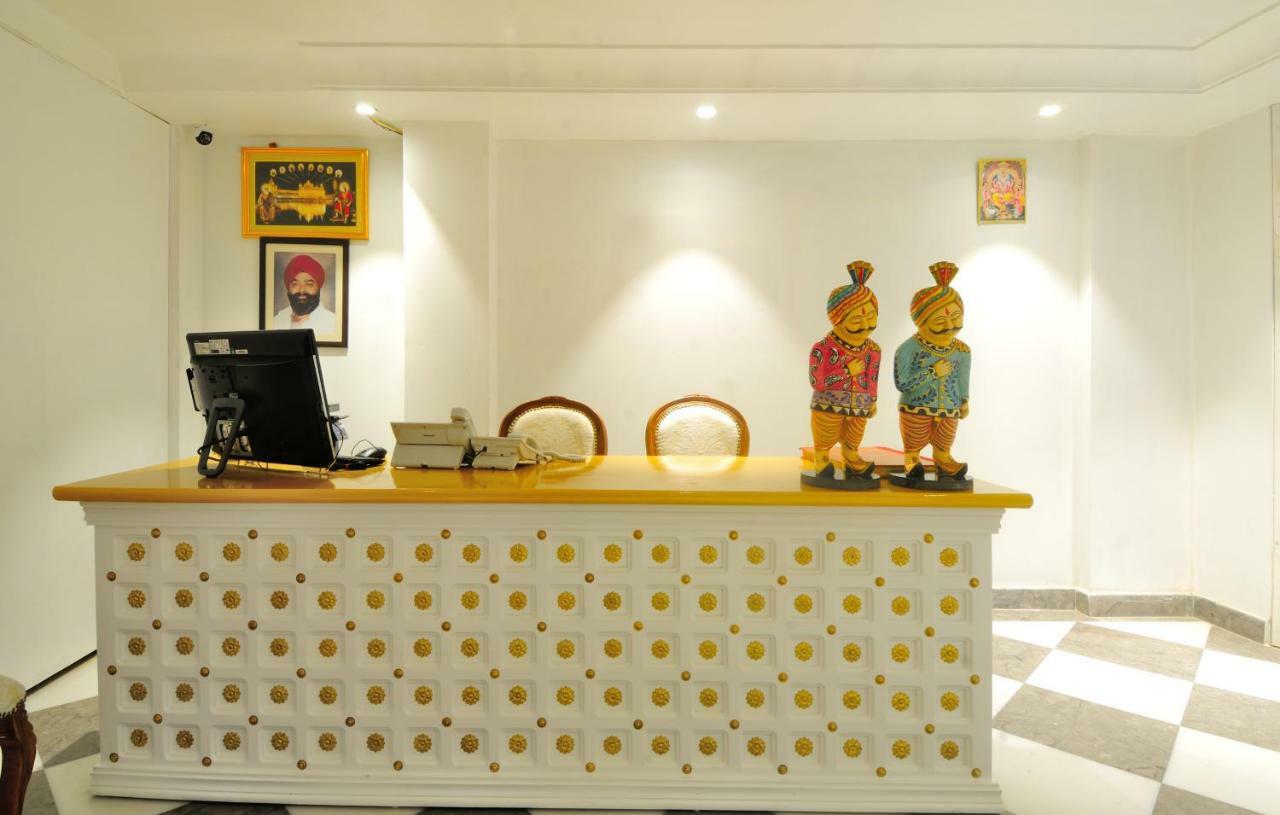 The Pinky Villa - Heritage Boutique Suites Нью-Дели Экстерьер фото