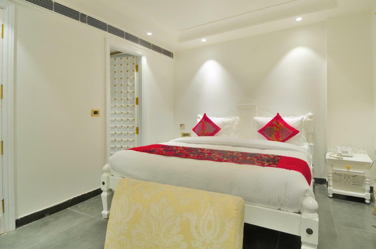 The Pinky Villa - Heritage Boutique Suites Нью-Дели Экстерьер фото