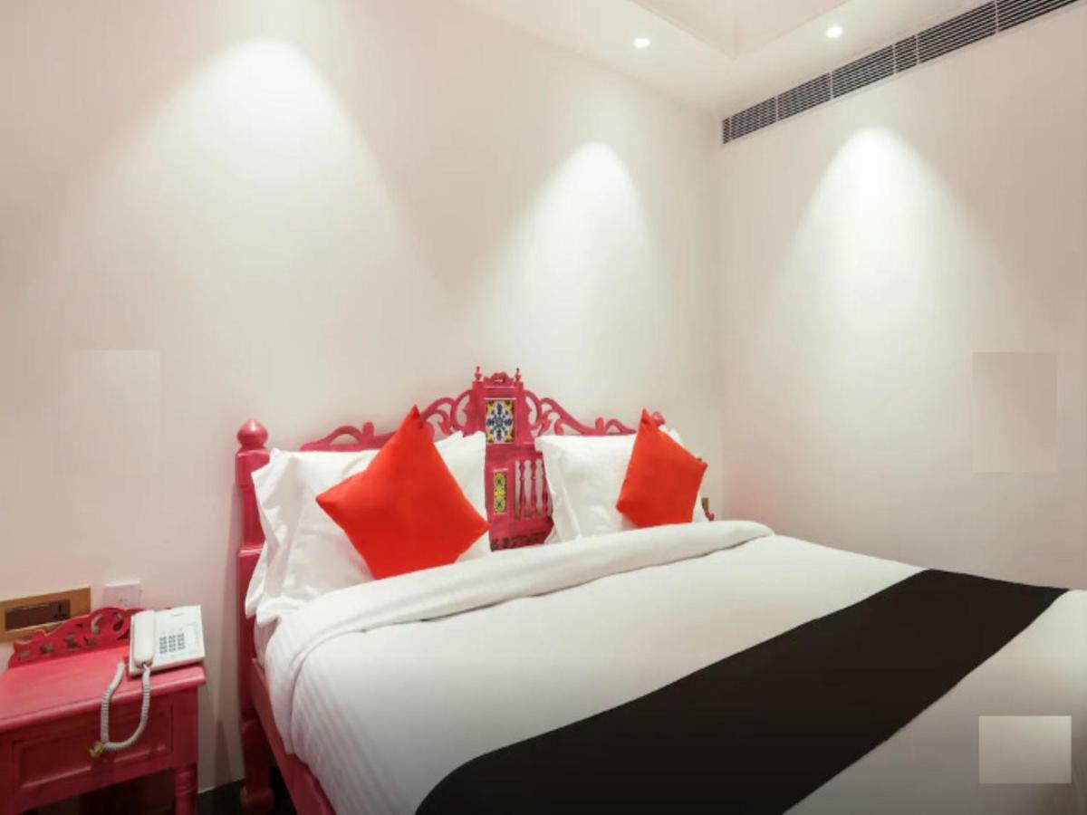 The Pinky Villa - Heritage Boutique Suites Нью-Дели Экстерьер фото